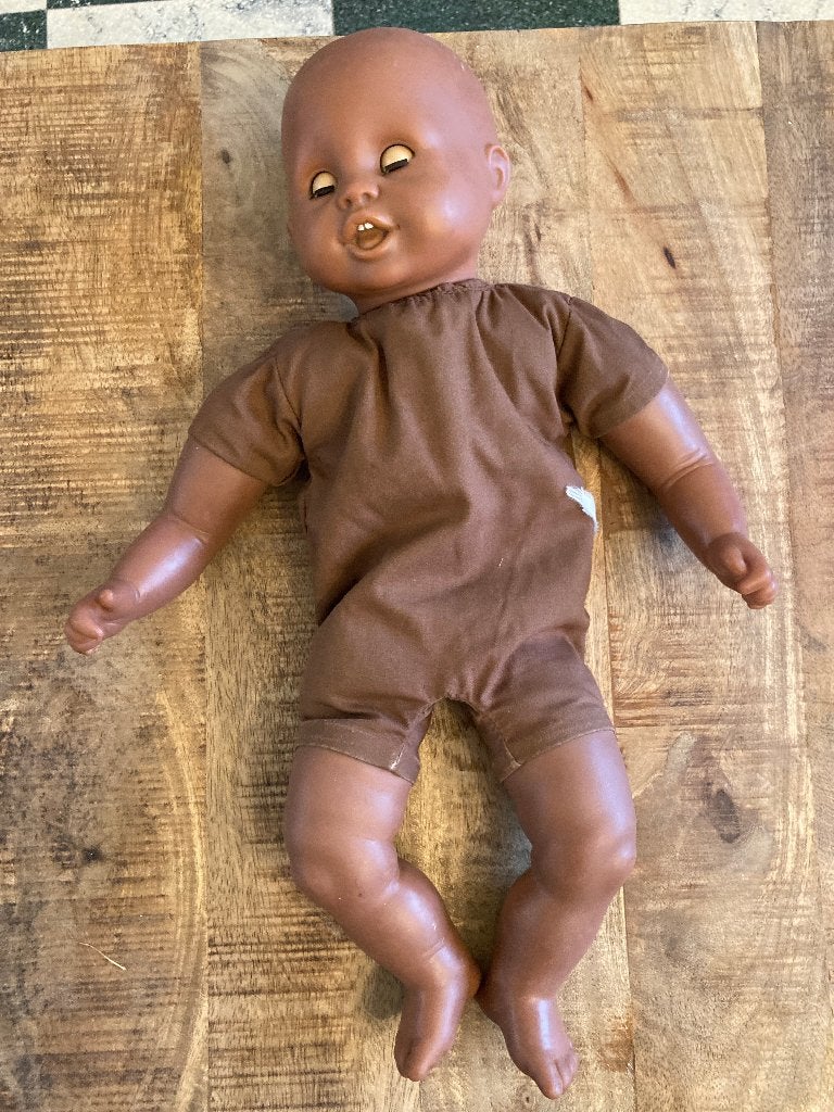 Vintage Berchet Babypop – Bruine Huidskleur (Jaren '90), Kinderen en Baby's, Ophalen of Verzenden, Gebruikt, Babypop