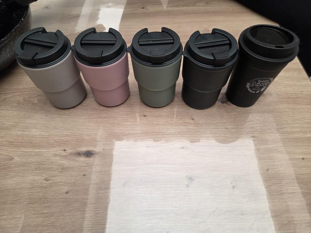 5 koffiebekers, Ophalen