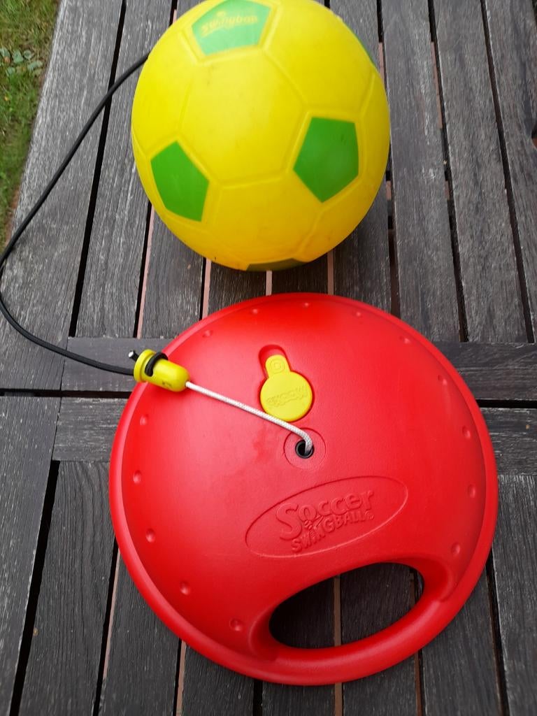 Football avec système de kickback, Swingball, MOOKIE, Enlèvement ou Envoi, Comme neuf, Ballon