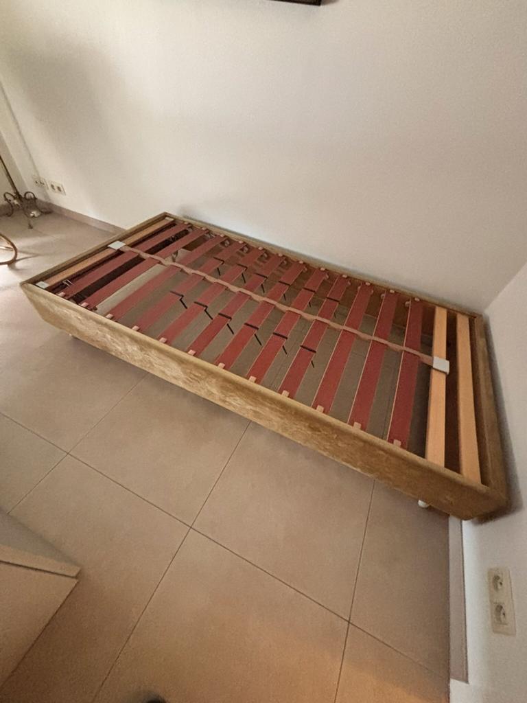 1 persoonsbed met lattenbodem, Huis en Inrichting, Ophalen, Eenpersoons, Bruin, Klassiek
