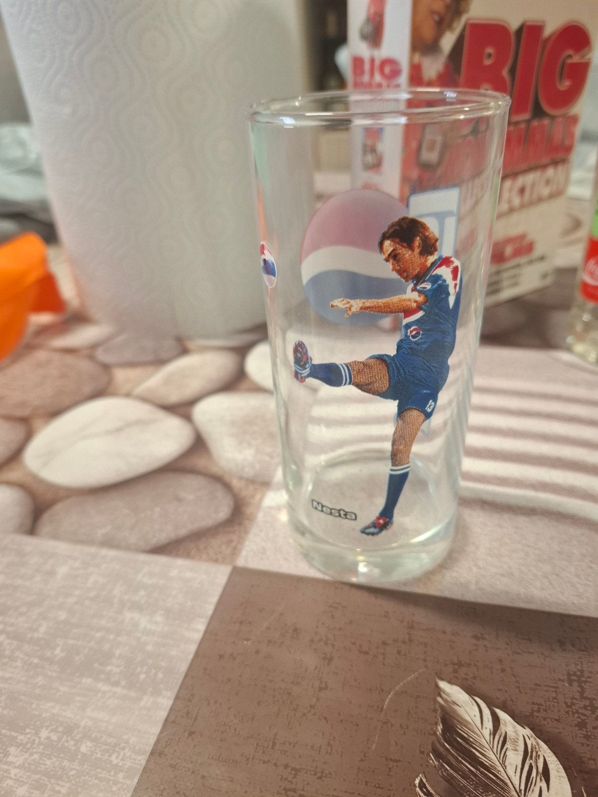 Nesta glas pepsi, Enlèvement