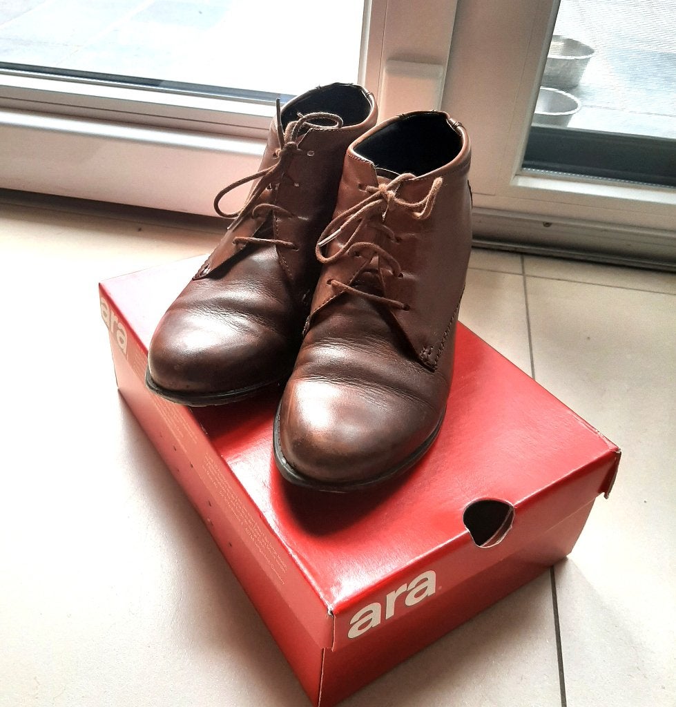 Te koop: Leuke bruine lederen enkellaarsjes van "Ara" 39., Ophalen, Bruin, Lage of Enkellaarzen, "Ara"
