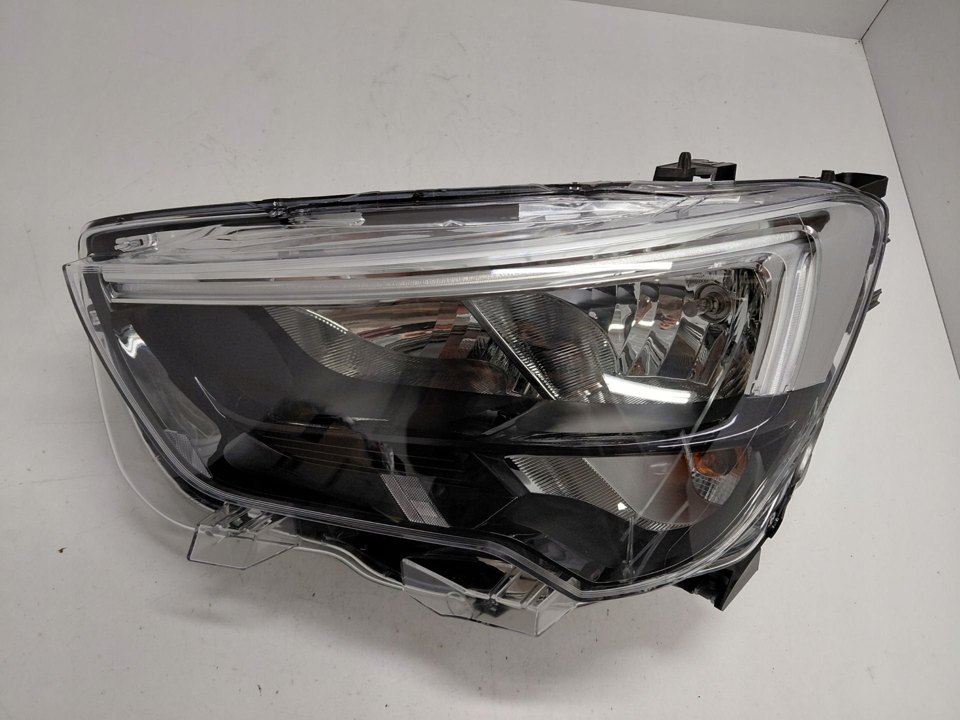 Phare gauche Opel Combo E 90190388, Opel Automobile GmbH, Opel, Bahnhofsplatz 1
65423  Russelsheim am Main, DE, Kontakt@opel-infoservice.de