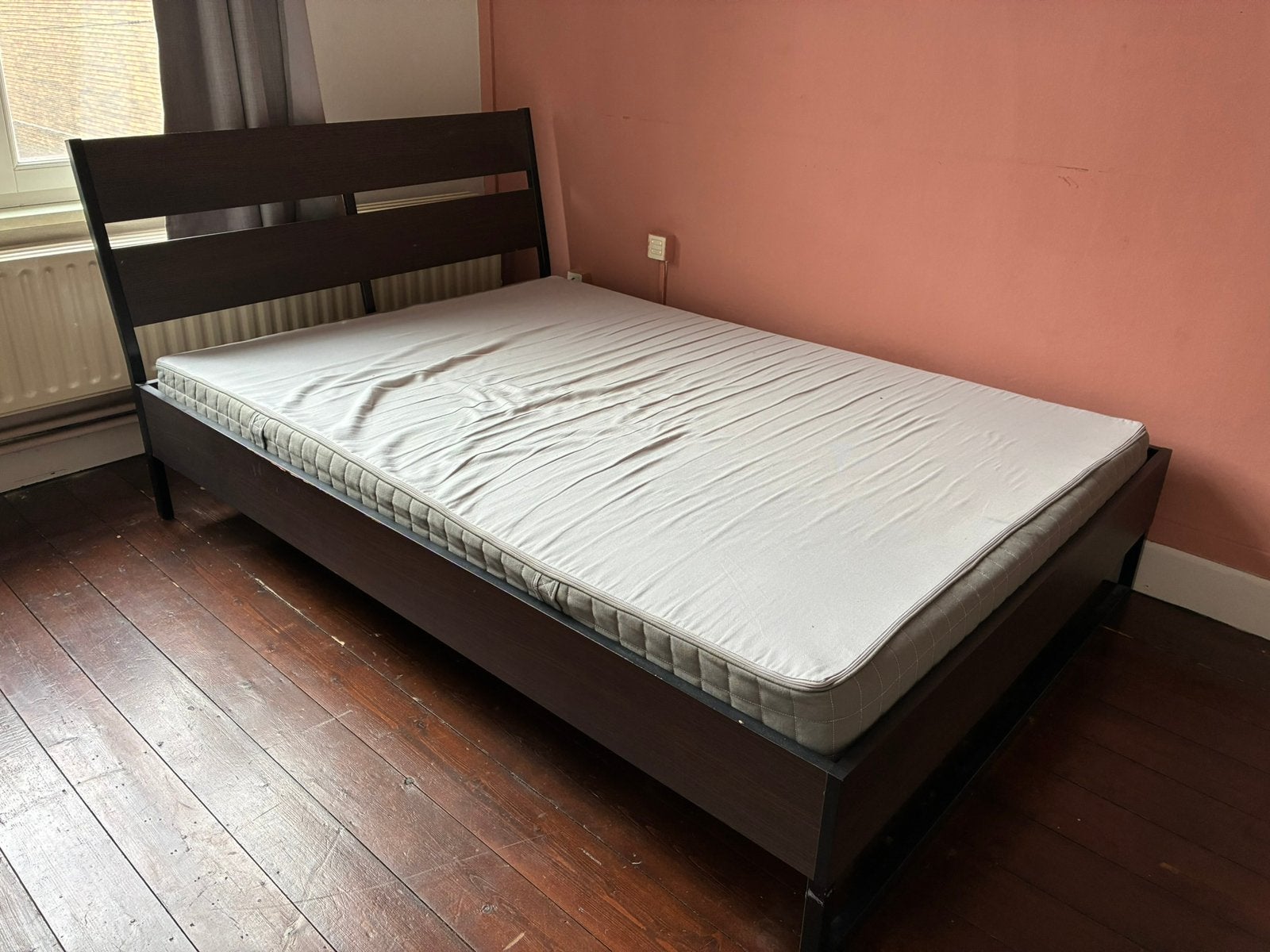 Bed met matras 140x200, Ophalen, Gebruikt, Bruin, Tweepersoons