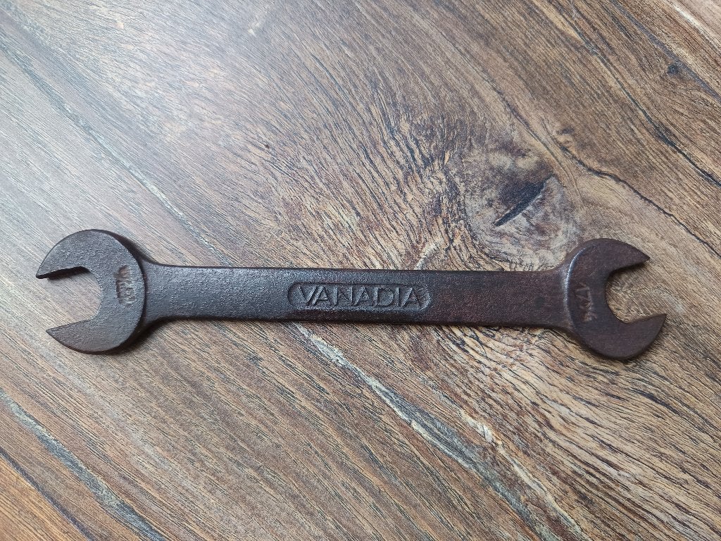 Oude platte sleutel, Envoi