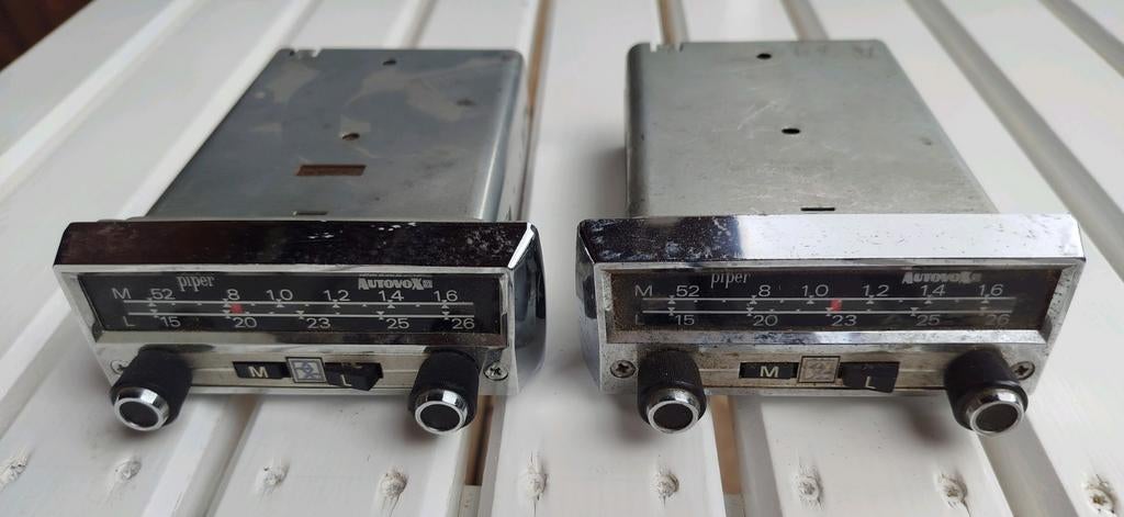 VINTAGE - 2 Autovox Piper radio's voor oldtimers, Auto diversen, Autoradio's