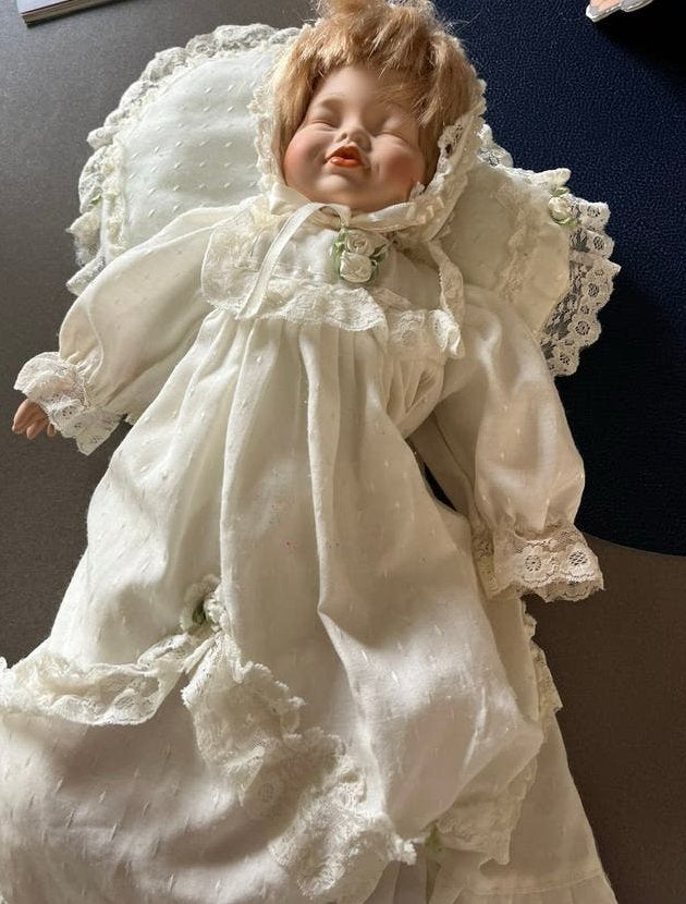 Prachtige porseleinen pop, Ophalen, Zo goed als nieuw, Pop