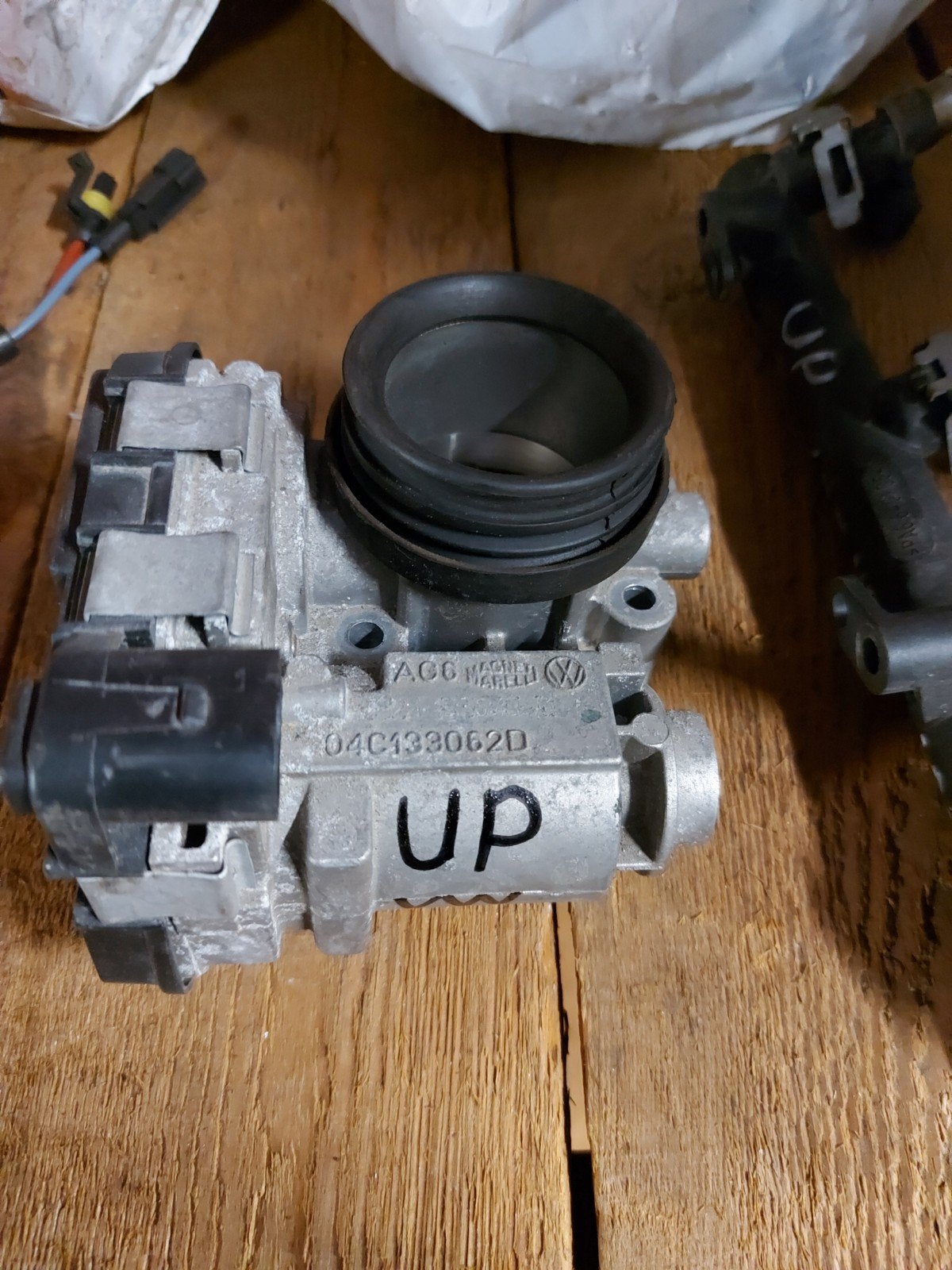 Piece Vw UP, boîtier papillon + injecteur  1.0 essence, Enlèvement