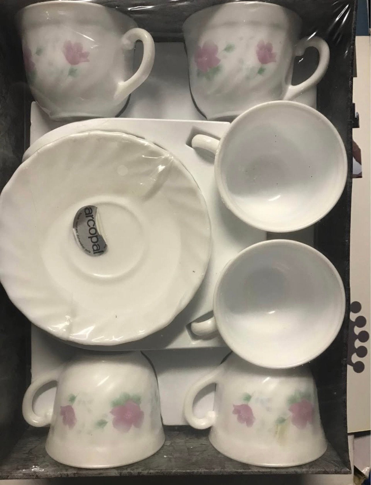 Tasses avec ses sous tasses, Enlèvement