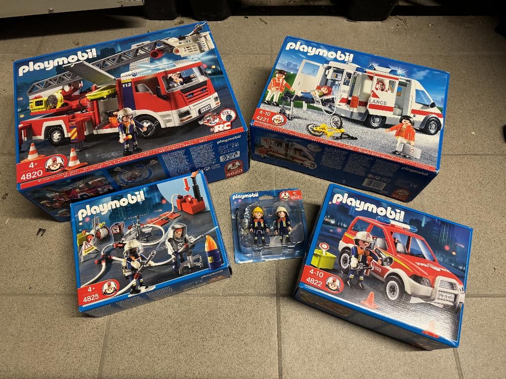 Playmobil - 4820 - 4825 - 4914 - 4822 - 4221, Kinderen en Baby's, Speelgoed | Playmobil, Ophalen, Zo goed als nieuw, Complete set