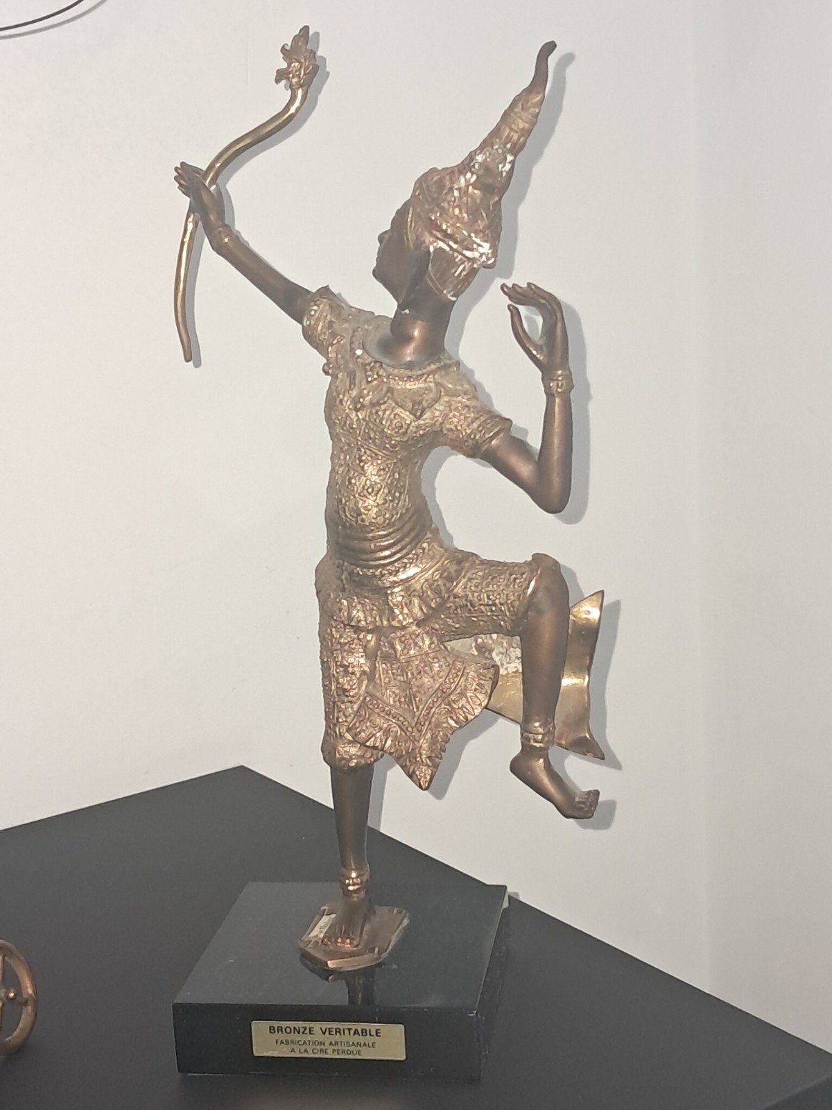 Antieke bronzen beeld op marmeren sokkel, Enlèvement, Bronze