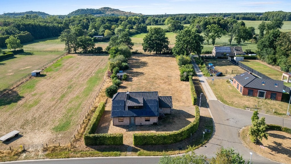 Uniek wonen in het groen op royaal perceel van 4.737 m², 167 kWh/m²/an, Province de Limbourg, 1500 m² ou plus, 240 m²