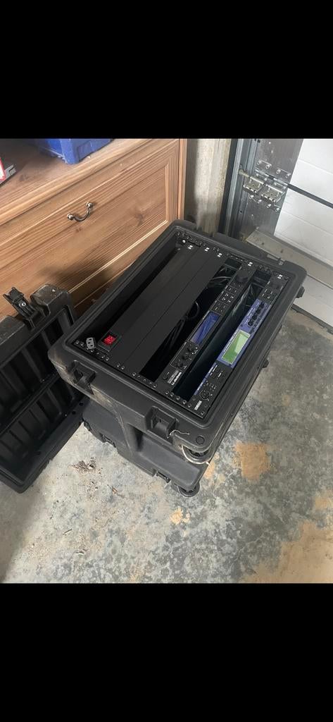 SKB Flightcase 8Unit R8W (zonder inhoud), Ophalen, Zo goed als nieuw, Flightcase