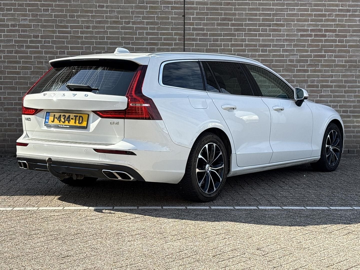 Volvo V60 2.0 D4 Momentum Pro | € 9.450,- NETTO! | Leder/Alc, Auto's, Automaat, Wit, 119 g/km, Te koop