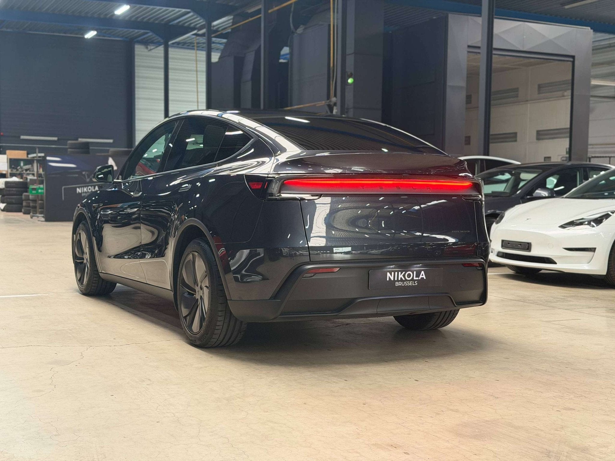 Tesla Model Y JUNIPER - LOW MILEAGE - PREMIUM - AUTOPILOT -, Autos, Tesla, Argent ou Gris, Achat, Entreprise, 5 portes