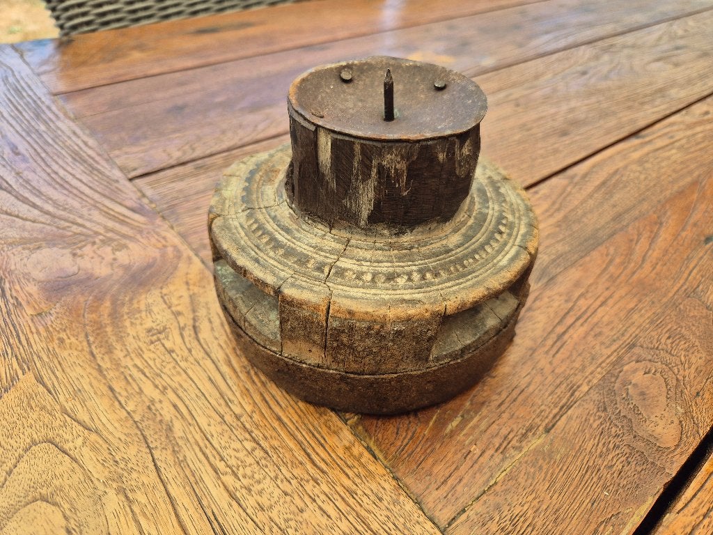 Robuuste oude houten kandelaar, Ophalen, Overige materialen