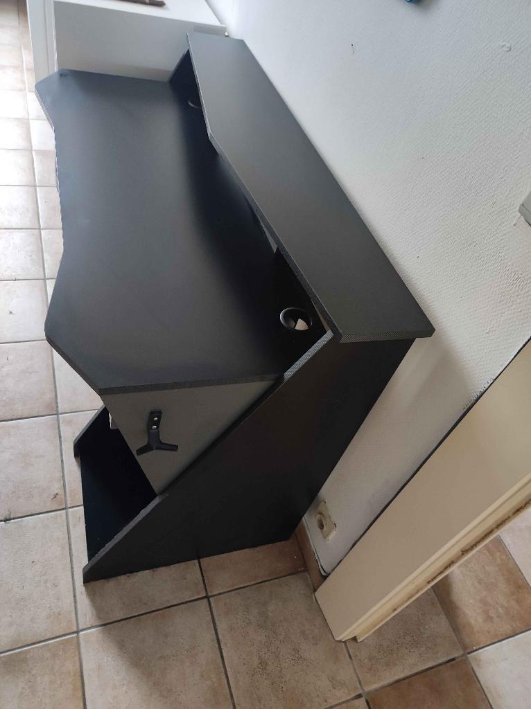 Bureau gaming, Maison & Meubles, Armoires | Meubles ordinateur, Comme neuf, 70 à 120 cm, 70 à 120 cm, 40 à 80 cm, Autres essences de bois