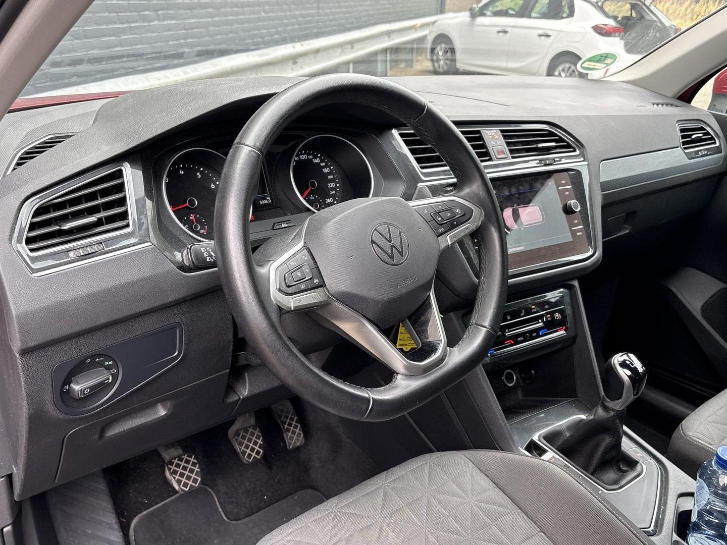 Volkswagen Tiguan 1.5 TSI Life | € 12.950,- NETTO! | Climate, Auto's, Navigatiesysteem, Zwart, Bedrijf, Handgeschakeld