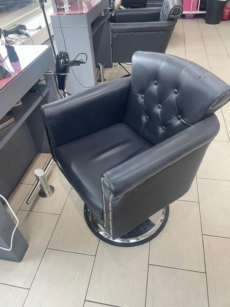 2 zwarte kapers stoelen, Ophalen, Zo goed als nieuw