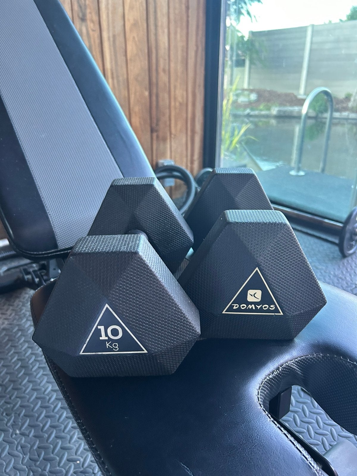 2 Domyos halters van 10 kg - Uitstekende conditie, Sport en Fitness, Ophalen, Zo goed als nieuw, Dumbbell