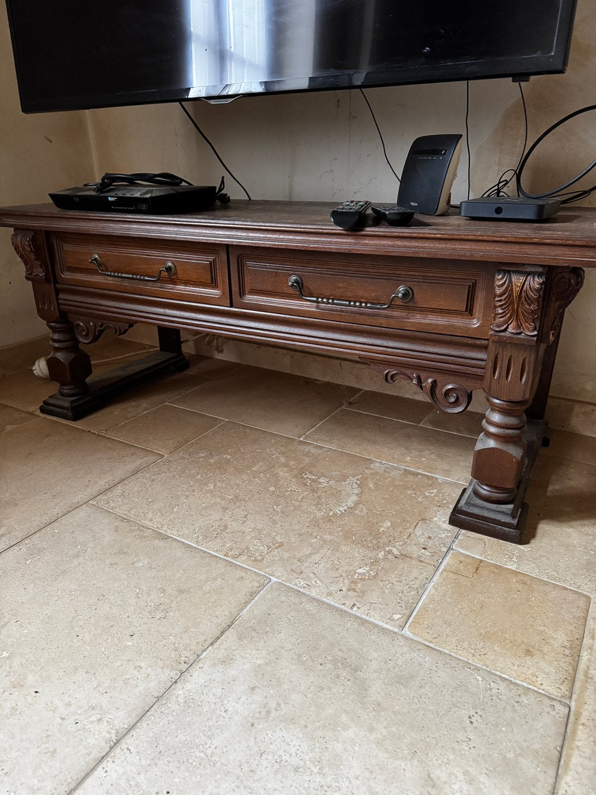Houten console met twee laden en houtsnijwerk, Ophalen