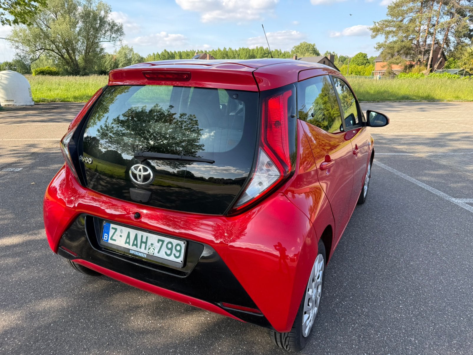 Toyota aygo 26/10/2018 benzine euro 6 D, Autos, Toyota, Rouge, Achat, 998 cm³, Entreprise