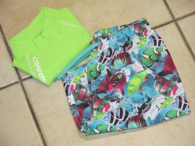 Een strandshort en zwemshirt, maat 116-122, nieuw, Kinderen en Baby's, Kinderkleding | Maat 116, Ophalen, Nieuw, Jongen, Sport- of Zwemkleding