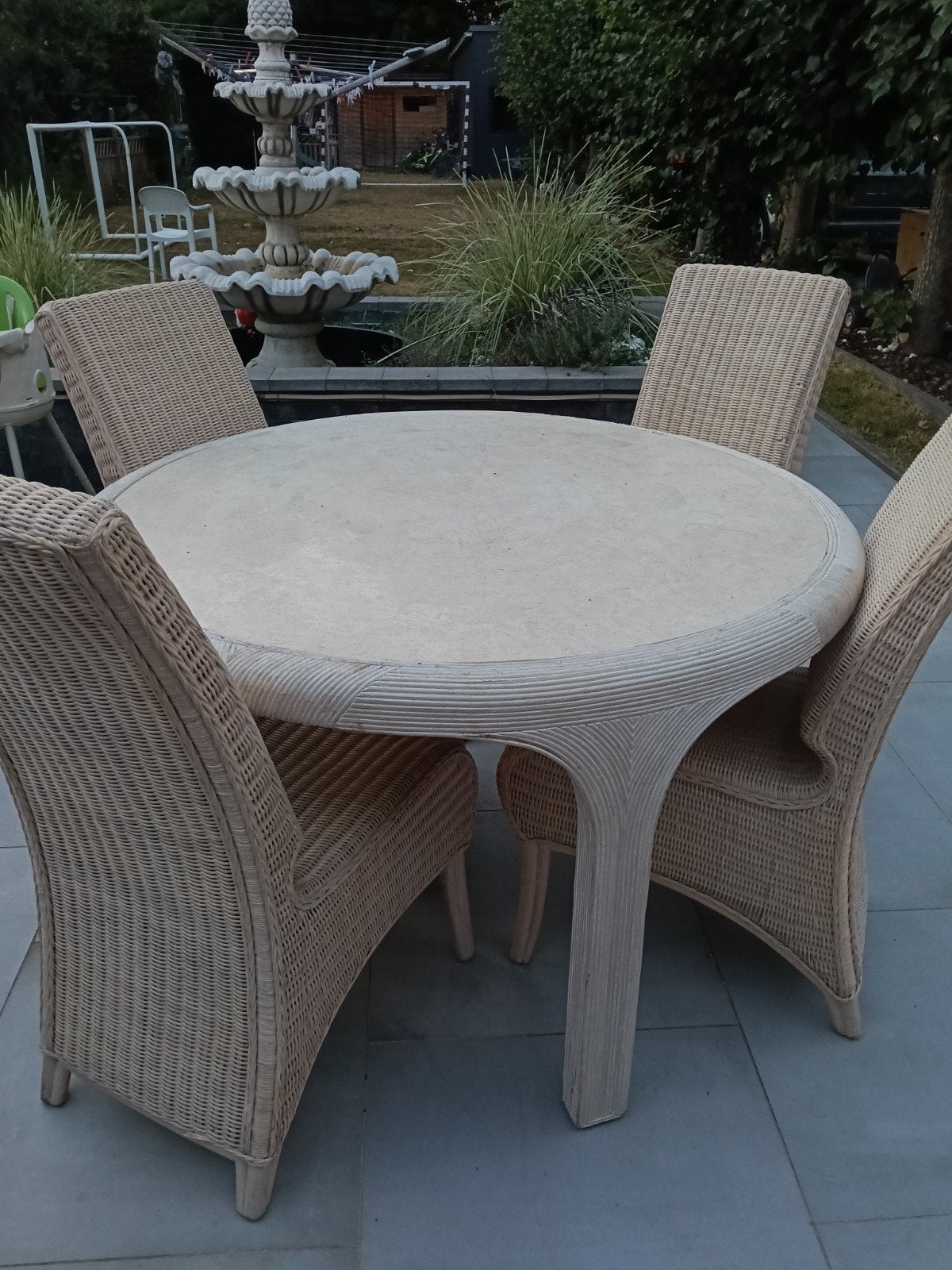 table de jardin et 4 chaises, Table à dinner, Salons de jardin, Synthétique, Utilisé