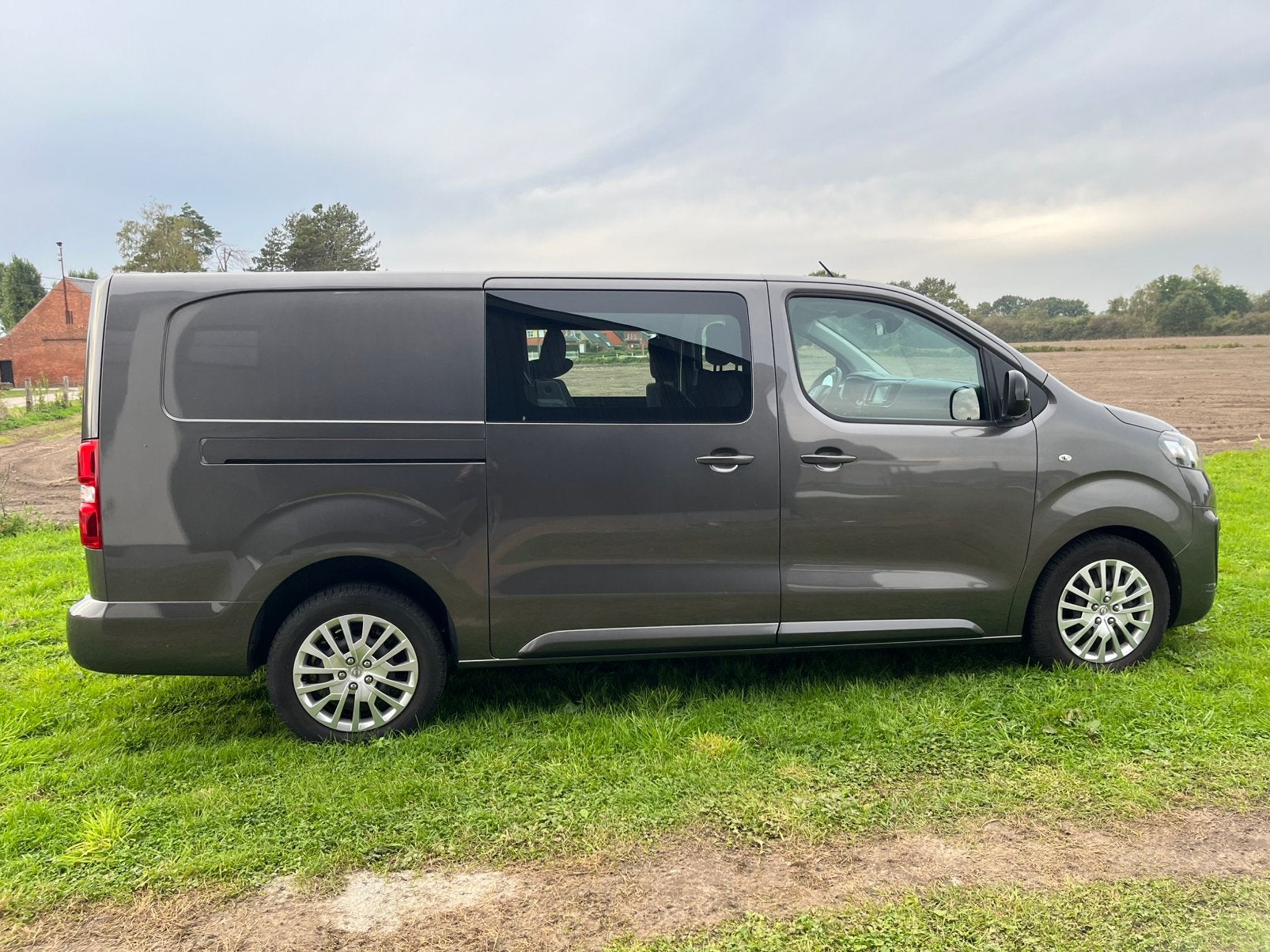 Opel Vivaro bestelwagen 5(+1) zetels, 4 deurs, Euro 6, 6 zetels, Particulier