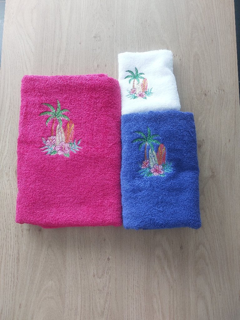 Handdoekenset geborduurd met surfplanken., Overige kleuren, Overige merken, Badlaken, Nieuw