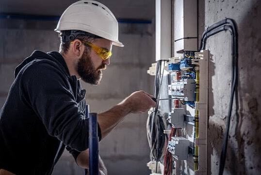 Elektricien tot uw dienst, Ophalen