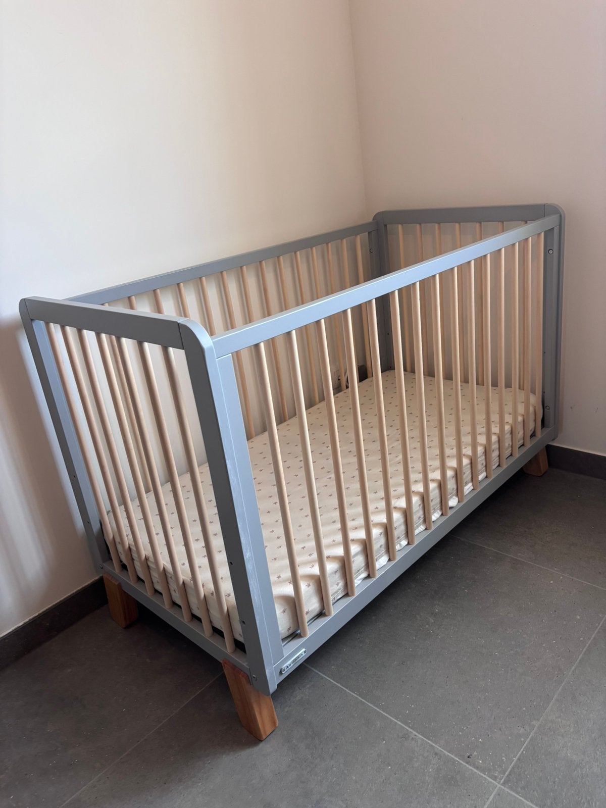 Lit bébé Kinderkraft Lunky avec matelas, Enlèvement, Comme neuf, Lit