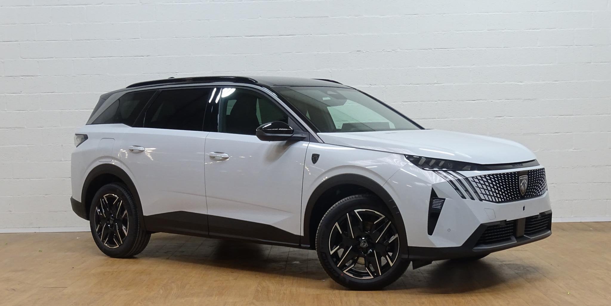 Peugeot 5008 1.2 HYBRID 145 GT +pano dak+ 7 seats, Stof, Gebruikt, 1700 kg, Bedrijf