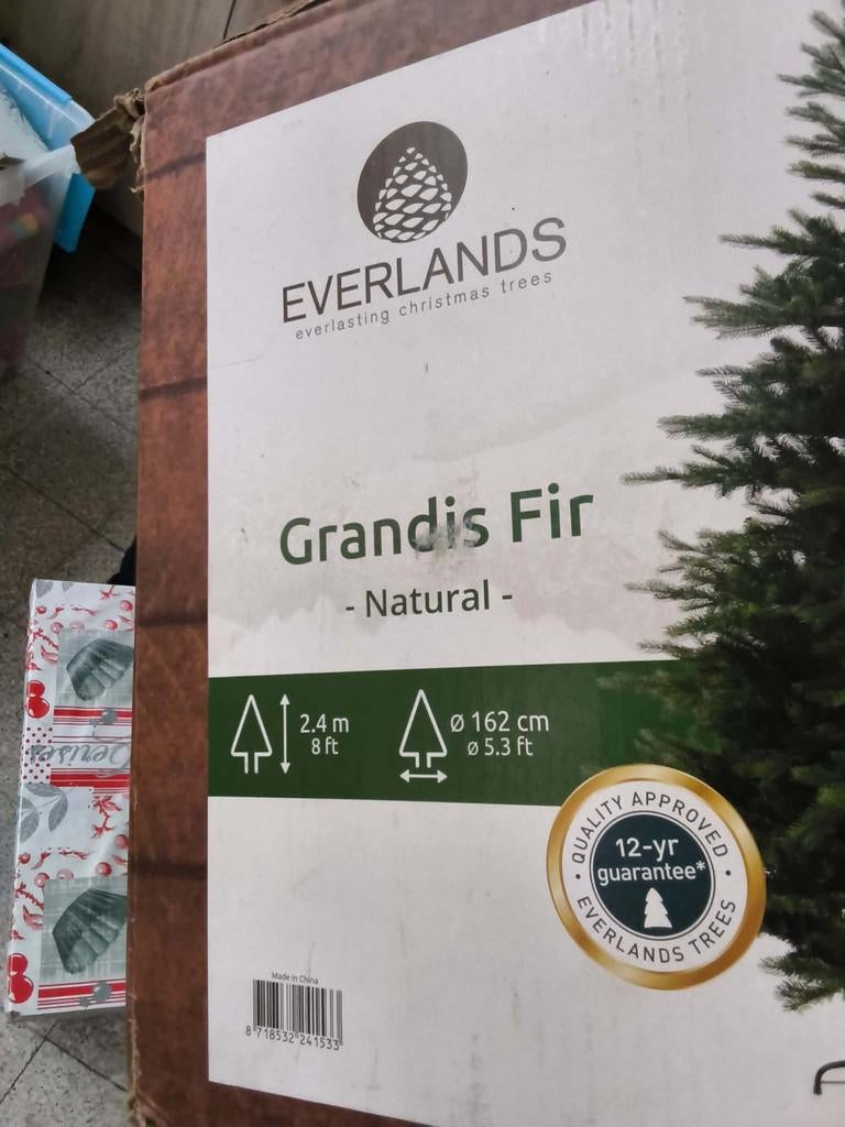 Kerstboom en kerstballen, Ophalen