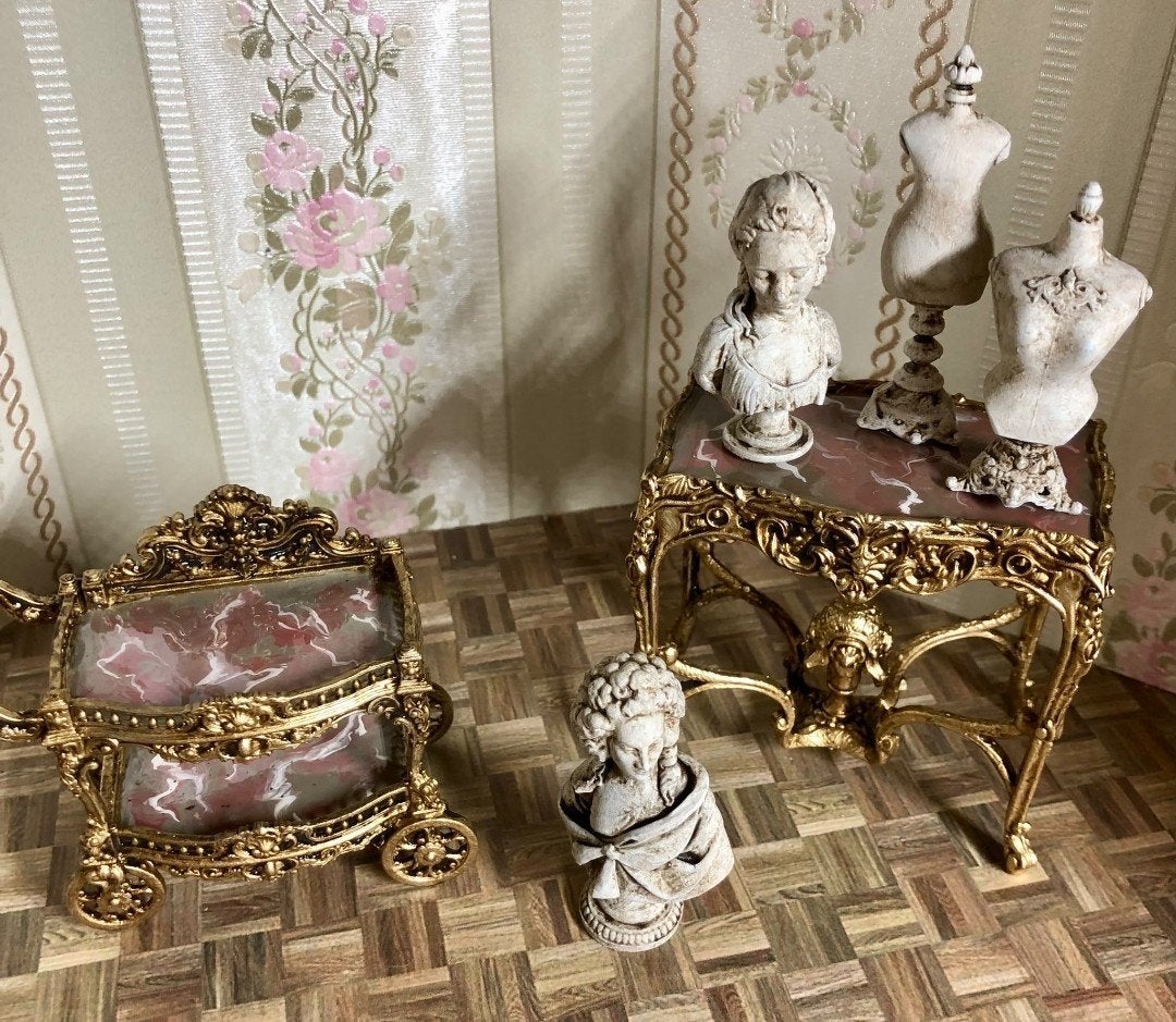 Prachtige Stijl rococo miniaturen Schaal 1op12
Prachtige Sti, Verzamelen, Ophalen of Verzenden, Nieuw, Overige typen
