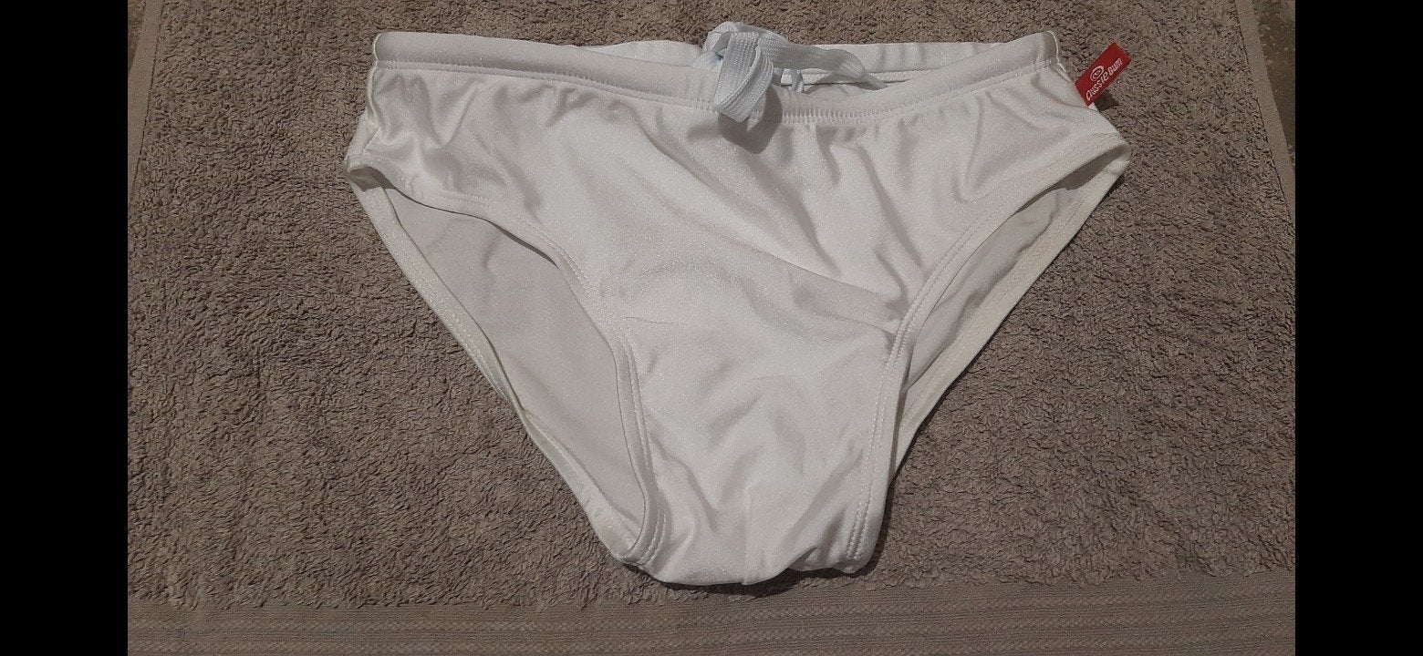 Slip de bain, Enlèvement, Slip de bain