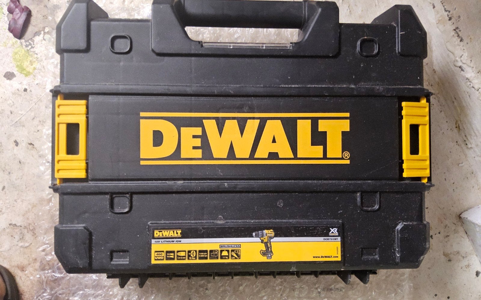 Perceuse Dewalt 18V, corps neuf dans son étui. Prix fixe, Enlèvement ou Envoi