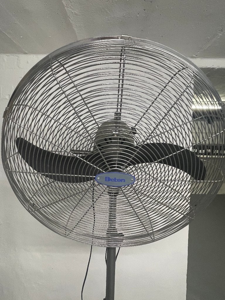 Deton grote ventilator / fan - 24", Elektronische apparatuur, Ventilatoren, Ophalen, Gebruikt, Vloerventilator