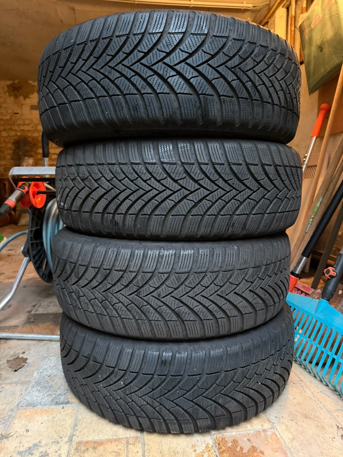 Semperit 205/55/R16 winterbanden, Ophalen, Zo goed als nieuw