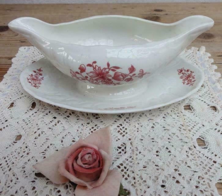 Off white Villeroy& Boch sauskom met rode bloemen, -, Utilisé, Autres types, Autres styles
