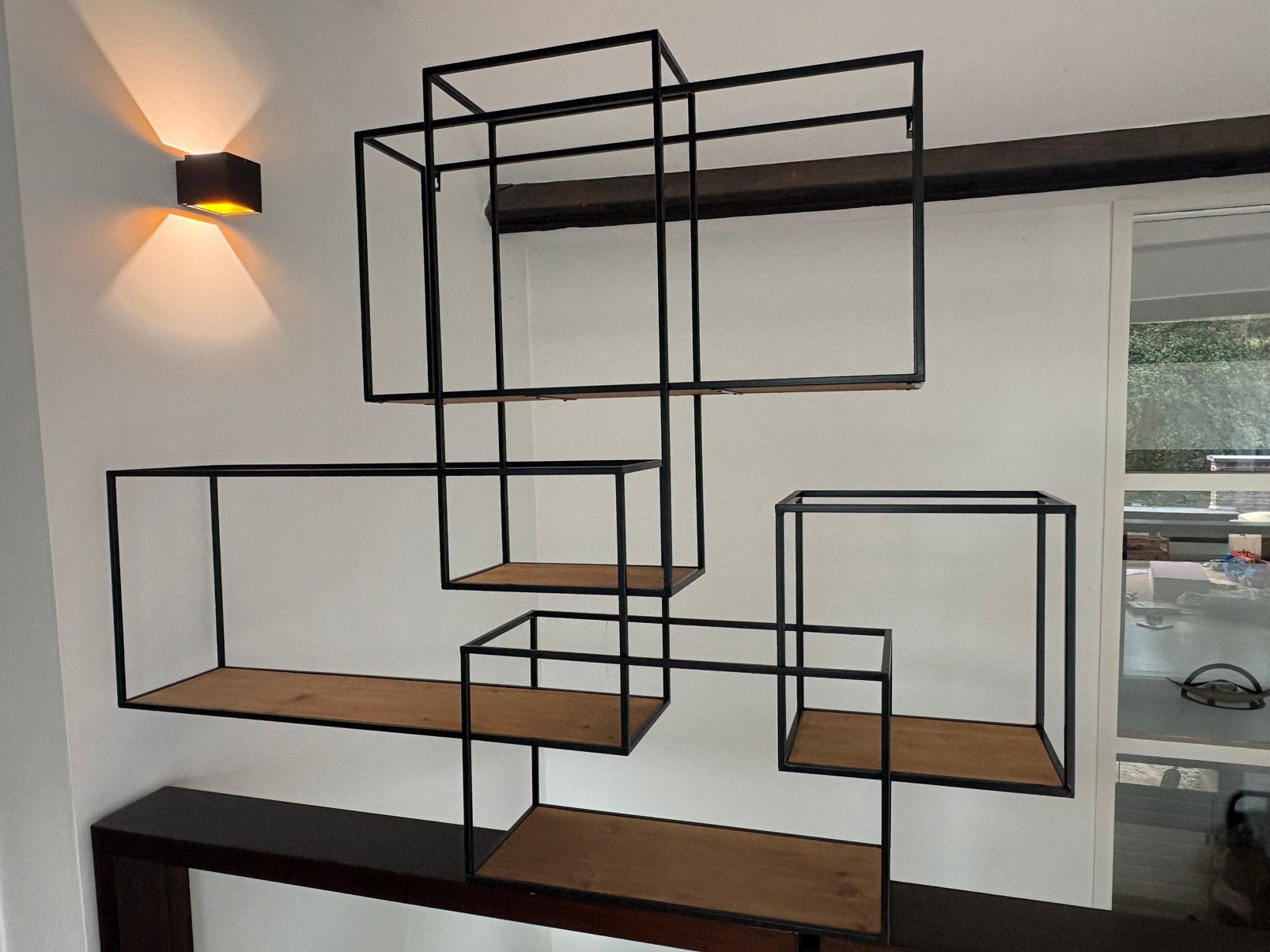 Groot design wandrek – zwart metaal & hout – industrieel, Huis en Inrichting, Woonaccessoires | Wandplanken en Boekenplanken, Ophalen