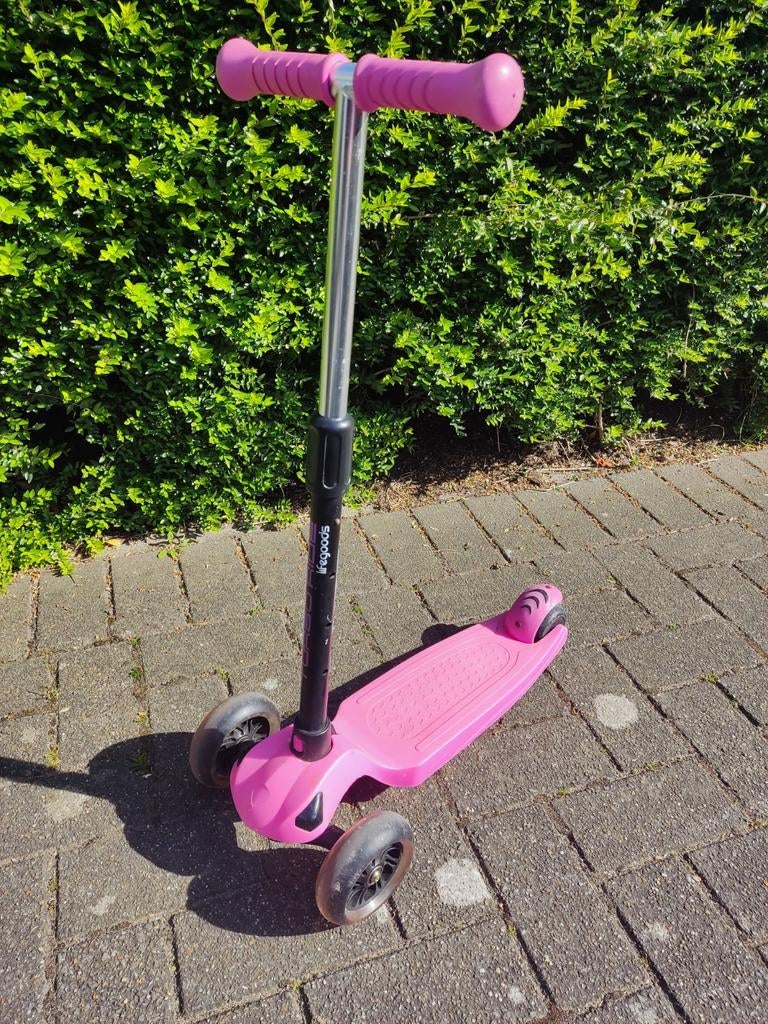 Kinderstep roze met led lichtjes in wielen, Fietsen en Brommers, Steps, Ophalen