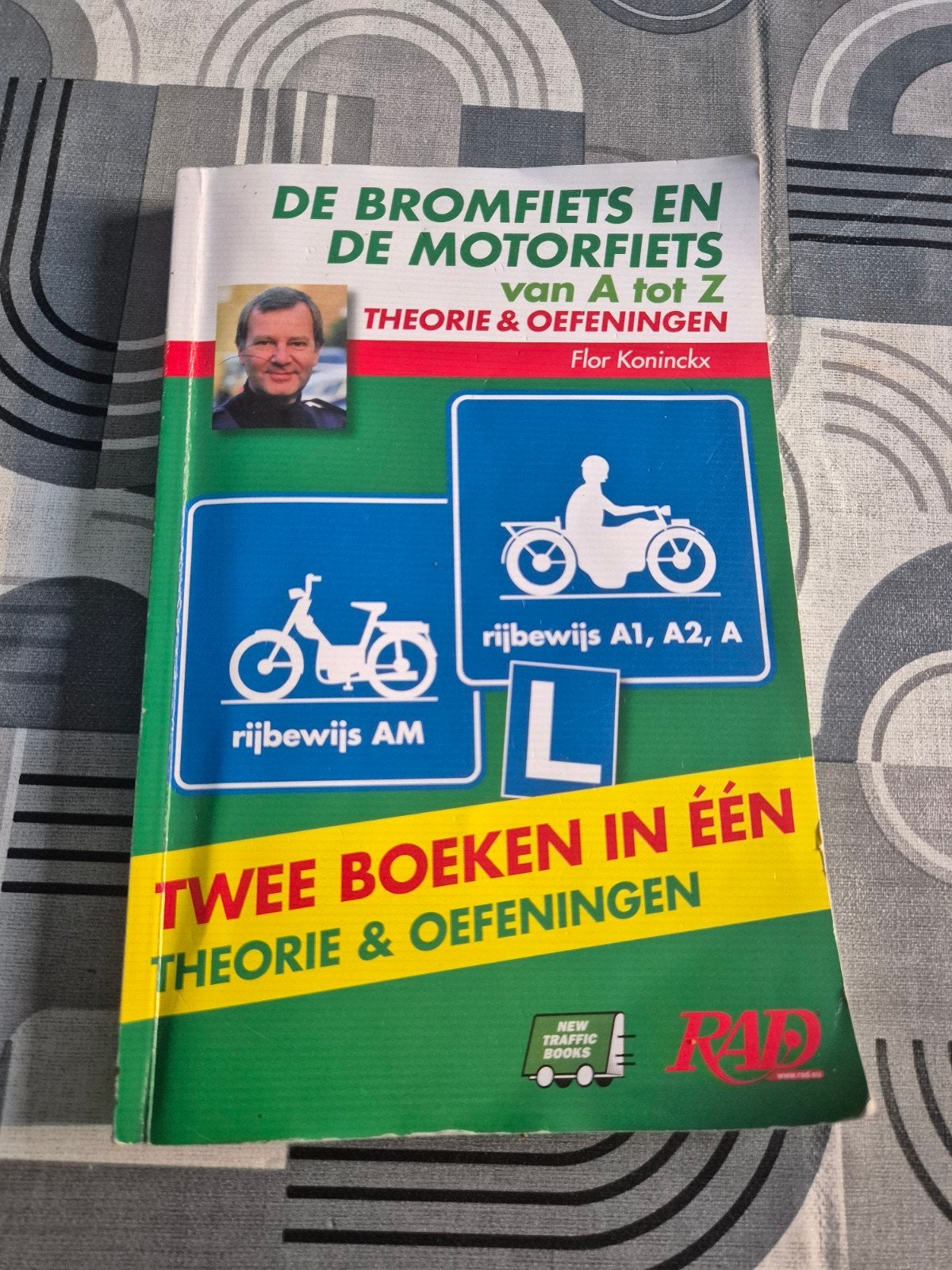 Boek theorie bromfiets en motorfiets, Boeken, Ophalen