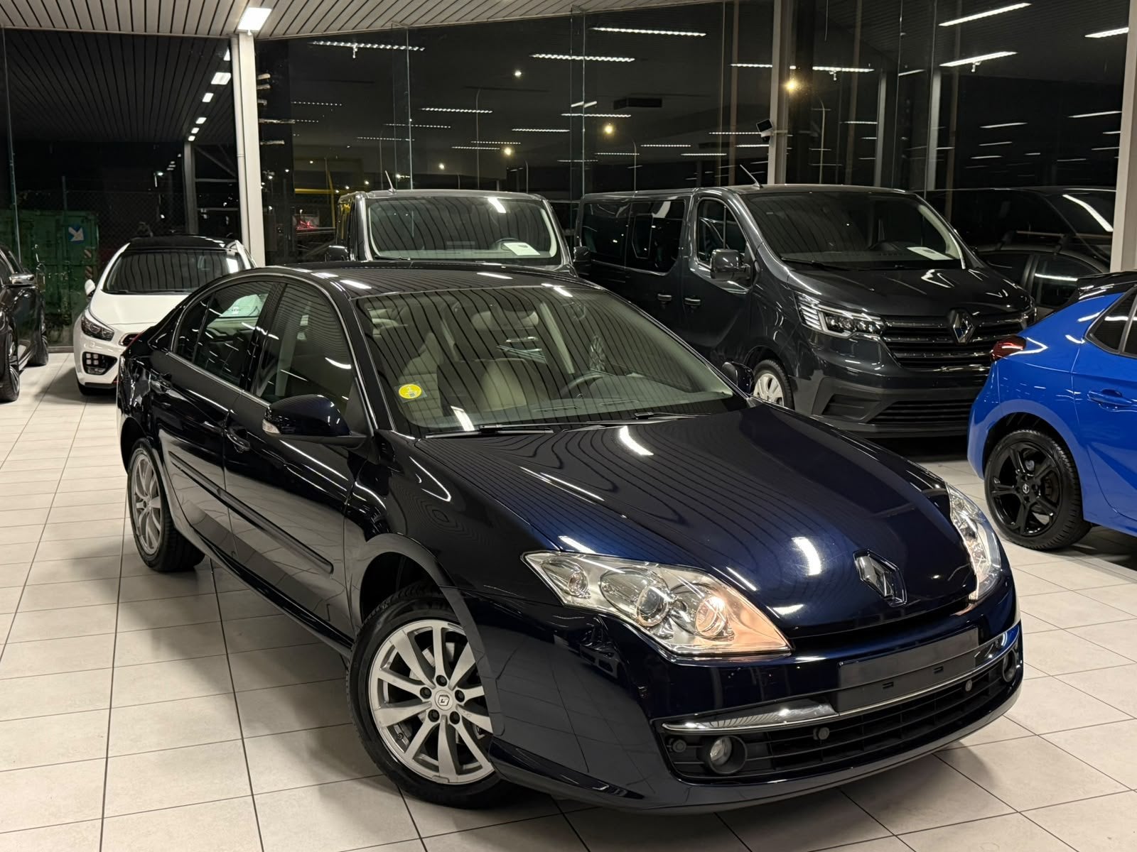 Renault Laguna 2.0i Essence 103kW Euro 4, Autos, Laguna, Achat, Boîte manuelle, 185 g/km