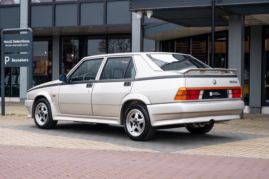 Alfa Romeo 75 1.8 Turbo Zender (bj 1988), Zwart, 155 pk, Bedrijf, 1779 cc