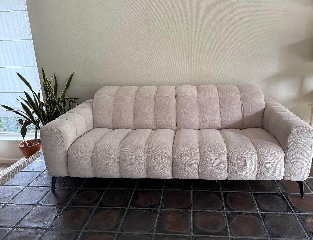 Belle chaise en très bon état, Trois personnes, Banc droit, Comme neuf, Enlèvement