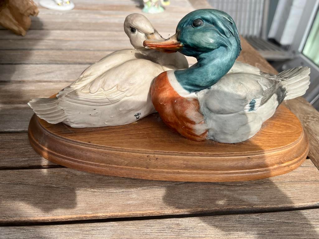 Belle statie avec 2 canards sur une planche de bois, Enlèvement