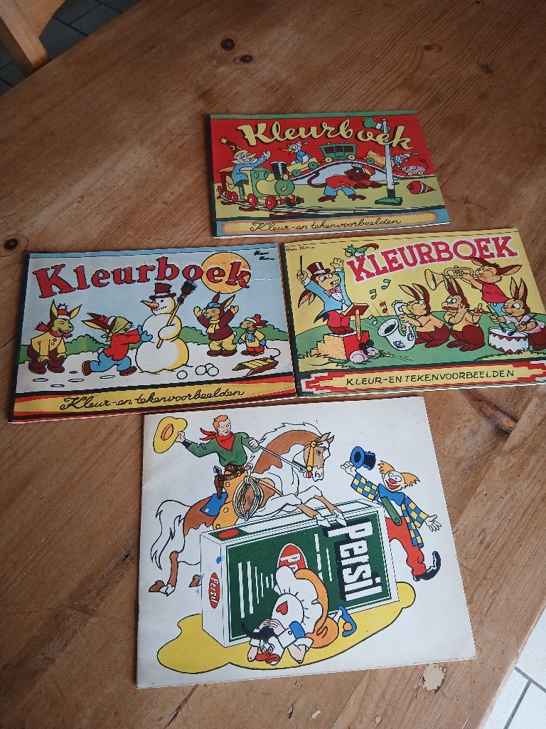 Albums à  colorier anciens, Enlèvement ou Envoi, Comme neuf