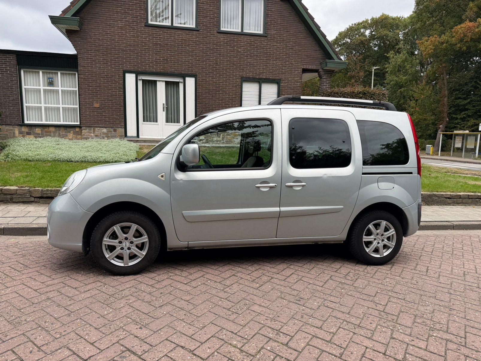 Renault Kangoo 1.6i essence 1st own  Climatisée carpass, Euro 5, Entreprise, Boîte manuelle, 5 portes