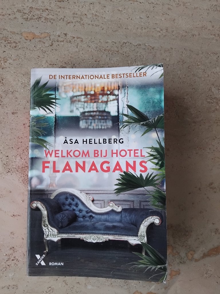 Boek Welkom bij hotel Flanagans - Asa Hellberg, Ophalen of Verzenden